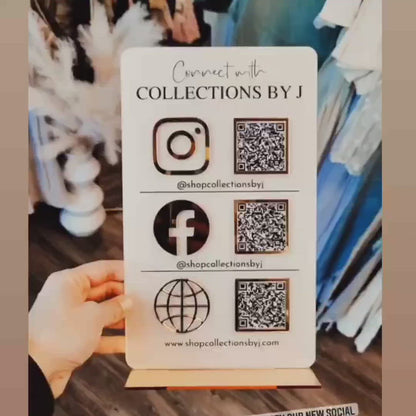 Signo de redes sociales con código QR de 3 iconos